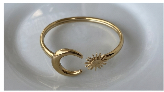 Pulsera modelo sol y luna